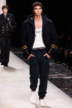 News - Dolce & Gabbana - Runway - Milan Fashion Week - Menswear Fall Winter 2026-2027 A model walks the runway during the Dolce &amp; Gabbana Fall Winter 2026 2027 menswear show at Milan Men s Fashion Week, on January 17, 2026, in Milan, Italy. Photo by Cinzia Camela. Milan Metropol Italy Copyright: xCinziaxCamelax xLiveMediax LPN_2243638