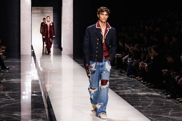 News - Dolce & Gabbana - Runway - Milan Fashion Week - Menswear Fall Winter 2026-2027 A model walks the runway during the Dolce &amp; Gabbana Fall Winter 2026 2027 menswear show at Milan Men s Fashion Week, on January 17, 2026, in Milan, Italy. Photo by Cinzia Camela. Milan Metropol Italy Copyright: xCinziaxCamelax xLiveMediax LPN_2243647