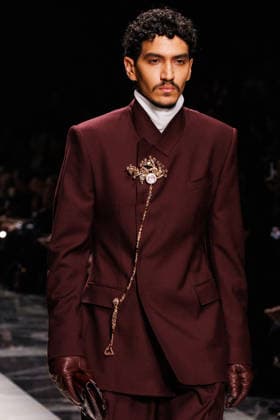 News - Dolce & Gabbana - Runway - Milan Fashion Week - Menswear Fall Winter 2026-2027 A model walks the runway during the Dolce &amp; Gabbana Fall Winter 2026 2027 menswear show at Milan Men s Fashion Week, on January 17, 2026, in Milan, Italy. Photo by Cinzia Camela. Milan Metropol Italy Copyright: xCinziaxCamelax xLiveMediax LPN_2243666