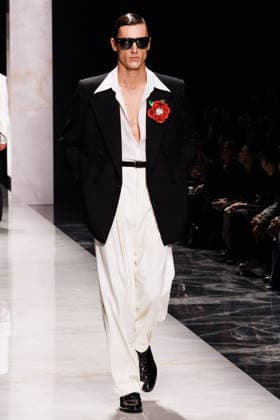 News - Dolce & Gabbana - Runway - Milan Fashion Week - Menswear Fall Winter 2026-2027 A model walks the runway during the Dolce &amp; Gabbana Fall Winter 2026 2027 menswear show at Milan Men s Fashion Week, on January 17, 2026, in Milan, Italy. Photo by Cinzia Camela. Milan Metropol Italy Copyright: xCinziaxCamelax xLiveMediax LPN_2243674