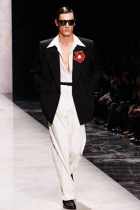 News - Dolce & Gabbana - Runway - Milan Fashion Week - Menswear Fall Winter 2026-2027 A model walks the runway during the Dolce &amp; Gabbana Fall Winter 2026 2027 menswear show at Milan Men s Fashion Week, on January 17, 2026, in Milan, Italy. Photo by Cinzia Camela. Milan Metropol Italy Copyright: xCinziaxCamelax xLiveMediax LPN_2243675