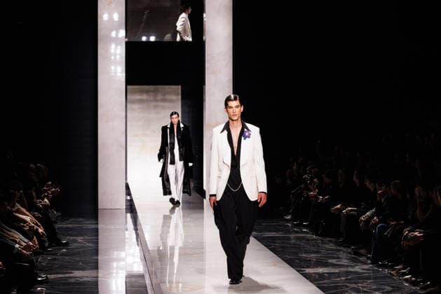 News - Dolce & Gabbana - Runway - Milan Fashion Week - Menswear Fall Winter 2026-2027 A model walks the runway during the Dolce &amp; Gabbana Fall Winter 2026 2027 menswear show at Milan Men s Fashion Week, on January 17, 2026, in Milan, Italy. Photo by Cinzia Camela. Milan Metropol Italy Copyright: xCinziaxCamelax xLiveMediax LPN_2243682