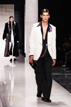 News - Dolce & Gabbana - Runway - Milan Fashion Week - Menswear Fall Winter 2026-2027 A model walks the runway during the Dolce &amp; Gabbana Fall Winter 2026 2027 menswear show at Milan Men s Fashion Week, on January 17, 2026, in Milan, Italy. Photo by Cinzia Camela. Milan Metropol Italy Copyright: xCinziaxCamelax xLiveMediax LPN_2243684
