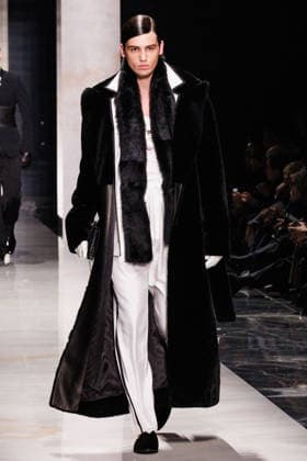 News - Dolce & Gabbana - Runway - Milan Fashion Week - Menswear Fall Winter 2026-2027 A model walks the runway during the Dolce &amp; Gabbana Fall Winter 2026 2027 menswear show at Milan Men s Fashion Week, on January 17, 2026, in Milan, Italy. Photo by Cinzia Camela. Milan Metropol Italy Copyright: xCinziaxCamelax xLiveMediax LPN_2243693
