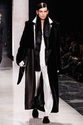 News - Dolce & Gabbana - Runway - Milan Fashion Week - Menswear Fall Winter 2026-2027 A model walks the runway during the Dolce &amp; Gabbana Fall Winter 2026 2027 menswear show at Milan Men s Fashion Week, on January 17, 2026, in Milan, Italy. Photo by Cinzia Camela. Milan Metropol Italy Copyright: xCinziaxCamelax xLiveMediax LPN_2243695