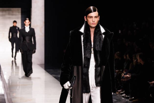 News - Dolce & Gabbana - Runway - Milan Fashion Week - Menswear Fall Winter 2026-2027 A model walks the runway during the Dolce &amp; Gabbana Fall Winter 2026 2027 menswear show at Milan Men s Fashion Week, on January 17, 2026, in Milan, Italy. Photo by Cinzia Camela. Milan Metropol Italy Copyright: xCinziaxCamelax xLiveMediax LPN_2243701