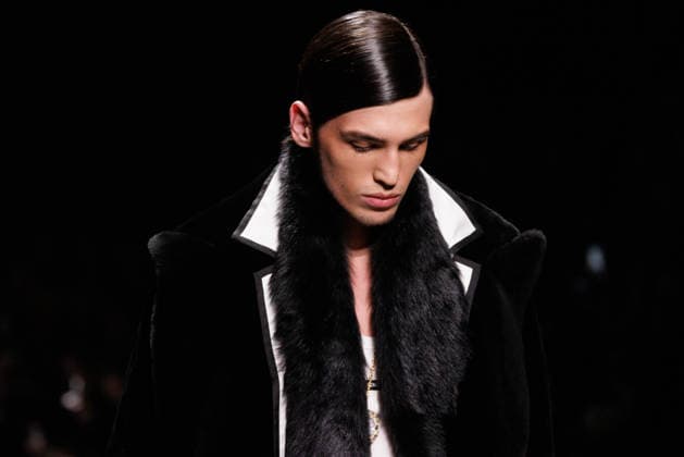 News - Dolce & Gabbana - Runway - Milan Fashion Week - Menswear Fall Winter 2026-2027 A model walks the runway during the Dolce &amp; Gabbana Fall Winter 2026 2027 menswear show at Milan Men s Fashion Week, on January 17, 2026, in Milan, Italy. Photo by Cinzia Camela. Milan Metropol Italy Copyright: xCinziaxCamelax xLiveMediax LPN_2243704