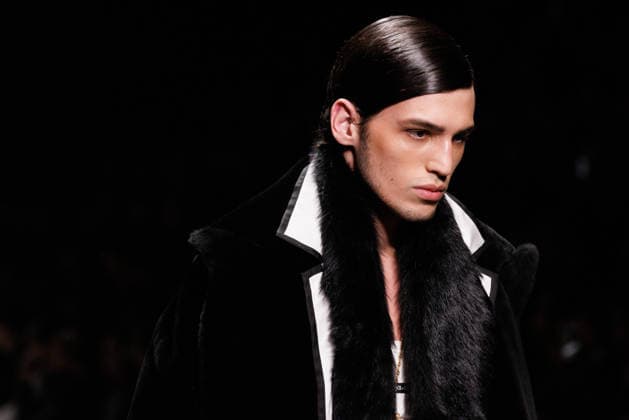 News - Dolce & Gabbana - Runway - Milan Fashion Week - Menswear Fall Winter 2026-2027 A model walks the runway during the Dolce &amp; Gabbana Fall Winter 2026 2027 menswear show at Milan Men s Fashion Week, on January 17, 2026, in Milan, Italy. Photo by Cinzia Camela. Milan Metropol Italy Copyright: xCinziaxCamelax xLiveMediax LPN_2243706