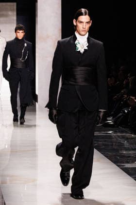 News - Dolce & Gabbana - Runway - Milan Fashion Week - Menswear Fall Winter 2026-2027 A model walks the runway during the Dolce &amp; Gabbana Fall Winter 2026 2027 menswear show at Milan Men s Fashion Week, on January 17, 2026, in Milan, Italy. Photo by Cinzia Camela. Milan Metropol Italy Copyright: xCinziaxCamelax xLiveMediax LPN_2243710