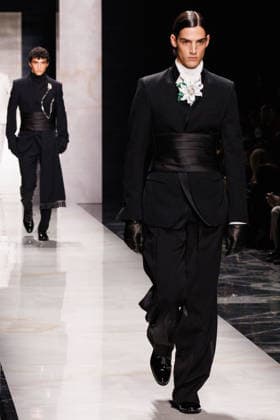 News - Dolce & Gabbana - Runway - Milan Fashion Week - Menswear Fall Winter 2026-2027 A model walks the runway during the Dolce &amp; Gabbana Fall Winter 2026 2027 menswear show at Milan Men s Fashion Week, on January 17, 2026, in Milan, Italy. Photo by Cinzia Camela. Milan Metropol Italy Copyright: xCinziaxCamelax xLiveMediax LPN_2243715