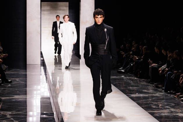 News - Dolce & Gabbana - Runway - Milan Fashion Week - Menswear Fall Winter 2026-2027 A model walks the runway during the Dolce &amp; Gabbana Fall Winter 2026 2027 menswear show at Milan Men s Fashion Week, on January 17, 2026, in Milan, Italy. Photo by Cinzia Camela. Milan Metropol Italy Copyright: xCinziaxCamelax xLiveMediax LPN_2243719