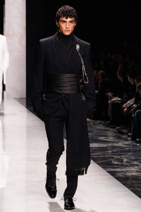 News - Dolce & Gabbana - Runway - Milan Fashion Week - Menswear Fall Winter 2026-2027 A model walks the runway during the Dolce &amp; Gabbana Fall Winter 2026 2027 menswear show at Milan Men s Fashion Week, on January 17, 2026, in Milan, Italy. Photo by Cinzia Camela. Milan Metropol Italy Copyright: xCinziaxCamelax xLiveMediax LPN_2243722