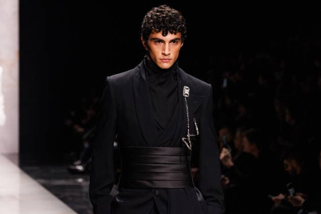 News - Dolce & Gabbana - Runway - Milan Fashion Week - Menswear Fall Winter 2026-2027 A model walks the runway during the Dolce &amp; Gabbana Fall Winter 2026 2027 menswear show at Milan Men s Fashion Week, on January 17, 2026, in Milan, Italy. Photo by Cinzia Camela. Milan Metropol Italy Copyright: xCinziaxCamelax xLiveMediax LPN_2243723