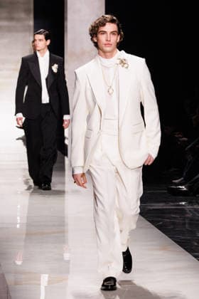 News - Dolce & Gabbana - Runway - Milan Fashion Week - Menswear Fall Winter 2026-2027 A model walks the runway during the Dolce &amp; Gabbana Fall Winter 2026 2027 menswear show at Milan Men s Fashion Week, on January 17, 2026, in Milan, Italy. Photo by Cinzia Camela. Milan Metropol Italy Copyright: xCinziaxCamelax xLiveMediax LPN_2243730