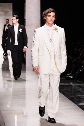 News - Dolce & Gabbana - Runway - Milan Fashion Week - Menswear Fall Winter 2026-2027 A model walks the runway during the Dolce &amp; Gabbana Fall Winter 2026 2027 menswear show at Milan Men s Fashion Week, on January 17, 2026, in Milan, Italy. Photo by Cinzia Camela. Milan Metropol Italy Copyright: xCinziaxCamelax xLiveMediax LPN_2243732