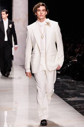 News - Dolce & Gabbana - Runway - Milan Fashion Week - Menswear Fall Winter 2026-2027 A model walks the runway during the Dolce &amp; Gabbana Fall Winter 2026 2027 menswear show at Milan Men s Fashion Week, on January 17, 2026, in Milan, Italy. Photo by Cinzia Camela. Milan Metropol Italy Copyright: xCinziaxCamelax xLiveMediax LPN_2243734