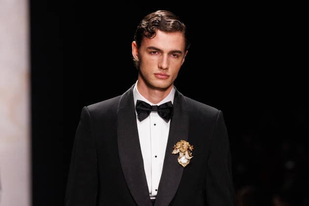 News - Dolce & Gabbana - Runway - Milan Fashion Week - Menswear Fall Winter 2026-2027 A model walks the runway during the Dolce &amp; Gabbana Fall Winter 2026 2027 menswear show at Milan Men s Fashion Week, on January 17, 2026, in Milan, Italy. Photo by Cinzia Camela. Milan Metropol Italy Copyright: xCinziaxCamelax xLiveMediax LPN_2243761