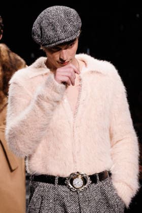 News - Dolce & Gabbana - Runway - Milan Fashion Week - Menswear Fall Winter 2026-2027 A model walks the runway during the Dolce &amp; Gabbana Fall Winter 2026 2027 menswear show at Milan Men s Fashion Week, on January 17, 2026, in Milan, Italy. Photo by Cinzia Camela. Milan Metropol Italy Copyright: xCinziaxCamelax xLiveMediax LPN_2243872
