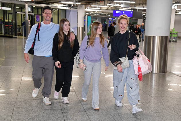 Stephen Dürr with his wife Katharina Dürr and the twins Lilly Marleen Dürr and Amelie Sophie Dürr Departure of the candidates of the RTL TV show ICH BIN EIN STAR, HOLT MICH HIER RAUS at Frankfurt Airport in Frankfurt am Main on 17 01 2026