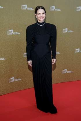 abb Juliette Binoche on the red carpet at the gala for the European Film Awards 2026 European Film Awards 2026 at Haus der Kulturen der Welt on 17 01 2026 in Berlin Berlin Germany