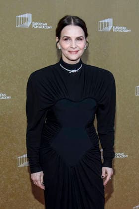 abb Juliette Binoche on the red carpet at the gala for the European Film Awards 2026 European Film Awards 2026 at Haus der Kulturen der Welt on 17 01 2026 in Berlin Berlin Germany