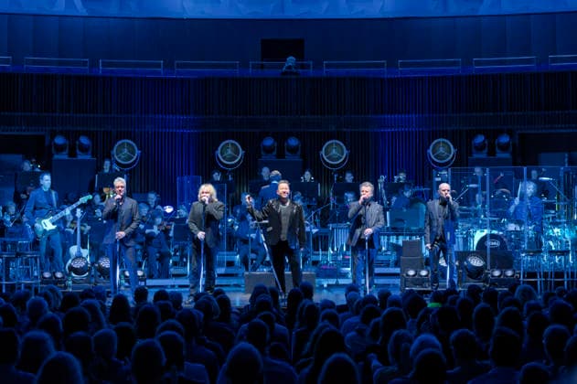 Mathias Dietrich, Jens Sembdner, Sebastian Krumbiegel, Tobias Künzel, Henri Schmidt, Wolfgang Lenk and Ali Zieme from Die Prinzen live at a concert of the Symphonica Tour for the 35th anniversary of the band with the orchestra of the Thüringen Philharmonie Gotha Eisenach in the Kuppelsaal Hannover, 17 01 2026 Foto:xU.xStammx xFuturexImagex prinzen_6101