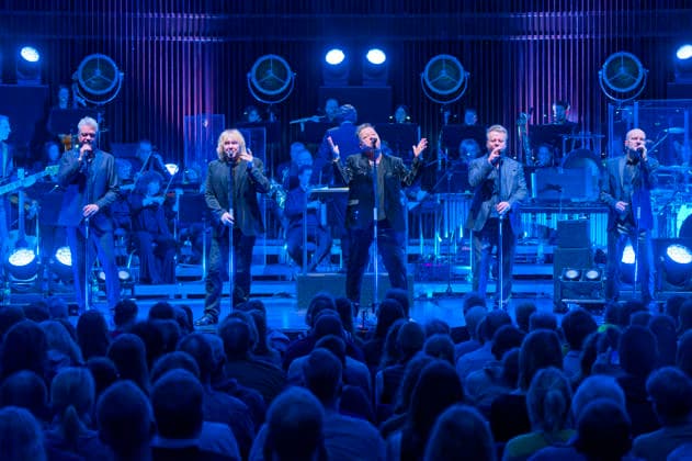 Jens Sembdner, Sebastian Krumbiegel, Tobias Künzel, Henri Schmidt and Wolfgang Lenk from Die Prinzen live at a concert of the Symphonica Tour for the 35th anniversary of the band with the orchestra of the Thüringen Philharmonie Gotha Eisenach in the Kuppelsaal Hannover, 17 01 2026 Foto:xU.xStammx xFuturexImagex prinzen_6104