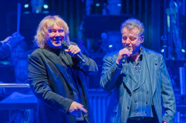 Tobias Künzel and Henri Schmidt from Die Prinzen live at a concert of the Symphonica Tour for the 35th anniversary of the band with the orchestra of the Thüringen Philharmonie Gotha Eisenach in the Kuppelsaal Hannover, 17 01 2026 Foto:xU.xStammx xFuturexImagex prinzen_6110