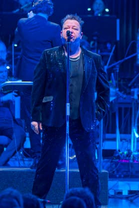 Sebastian Krumbiegel of Die Prinzen live at a concert of the Symphonica Tour for the 35th anniversary of the band with the orchestra of the Thüringen Philharmonie Gotha Eisenach in the Kuppelsaal Hannover, 17 01 2026 Foto:xU.xStammx xFuturexImagex prinzen_6112