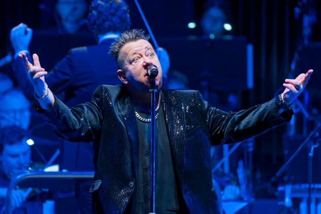 Sebastian Krumbiegel of Die Prinzen live at a concert of the Symphonica Tour for the 35th anniversary of the band with the orchestra of the Thüringen Philharmonie Gotha Eisenach in the Kuppelsaal Hannover, 17 01 2026 Foto:xU.xStammx xFuturexImagex prinzen_6113