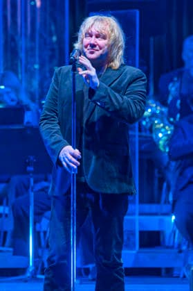Tobias Künzel of Die Prinzen live at a concert of the Symphonica Tour for the 35th anniversary of the band with the orchestra of the Thüringen Philharmonie Gotha Eisenach in the Kuppelsaal Hannover, 17 01 2026 Foto:xU.xStammx xFuturexImagex prinzen_6114