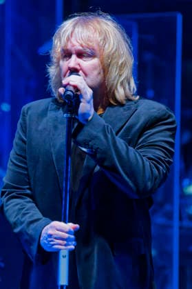 Tobias Künzel of Die Prinzen live at a concert of the Symphonica Tour for the 35th anniversary of the band with the orchestra of the Thüringen Philharmonie Gotha Eisenach in the Kuppelsaal Hannover, 17 01 2026 Foto:xU.xStammx xFuturexImagex prinzen_6115