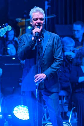 Jens Sembdner of Die Prinzen live at a concert of the Symphonica Tour for the 35th anniversary of the band with the orchestra of the Thüringen Philharmonie Gotha Eisenach in the Kuppelsaal Hannover, 17 01 2026 Foto:xU.xStammx xFuturexImagex prinzen_6116