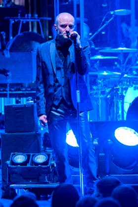 Wolfgang Lenk of Die Prinzen live at a concert of the Symphonica Tour for the 35th anniversary of the band with the orchestra of the Thüringen Philharmonie Gotha Eisenach in the Kuppelsaal Hannover, 17 01 2026 Foto:xU.xStammx xFuturexImagex prinzen_6122