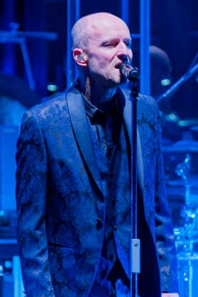 Wolfgang Lenk of Die Prinzen live at a concert of the Symphonica Tour for the 35th anniversary of the band with the orchestra of the Thüringen Philharmonie Gotha Eisenach in the Kuppelsaal Hannover, 17 01 2026 Foto:xU.xStammx xFuturexImagex prinzen_6123