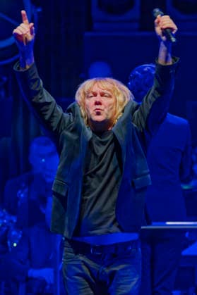 Tobias Künzel of Die Prinzen live at a concert of the Symphonica Tour for the 35th anniversary of the band with the orchestra of the Thüringen Philharmonie Gotha Eisenach in the Kuppelsaal Hannover, 17 01 2026 Foto:xU.xStammx xFuturexImagex prinzen_6126