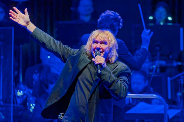 Tobias Künzel of Die Prinzen live at a concert of the Symphonica Tour for the 35th anniversary of the band with the orchestra of the Thüringen Philharmonie Gotha Eisenach in the Kuppelsaal Hannover, 17 01 2026 Foto:xU.xStammx xFuturexImagex prinzen_6127