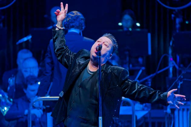 Sebastian Krumbiegel of Die Prinzen live at a concert of the Symphonica Tour for the 35th anniversary of the band with the orchestra of the Thüringen Philharmonie Gotha Eisenach in the Kuppelsaal Hannover, 17 01 2026 Foto:xU.xStammx xFuturexImagex prinzen_6128
