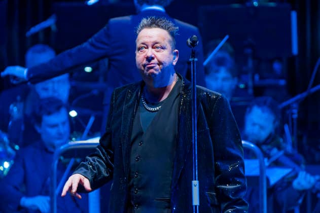 Sebastian Krumbiegel of Die Prinzen live at a concert of the Symphonica Tour for the 35th anniversary of the band with the orchestra of the Thüringen Philharmonie Gotha Eisenach in the Kuppelsaal Hannover, 17 01 2026 Foto:xU.xStammx xFuturexImagex prinzen_6129