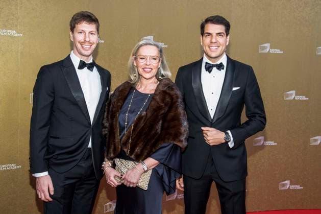 abb JoBeth Williams with companion on the red carpet at the Gala for the European Film Awards 2026 European Film Awards 2026 at Haus der Kulturen der Welt on January 17, 2026 in Berlin Berlin Germany