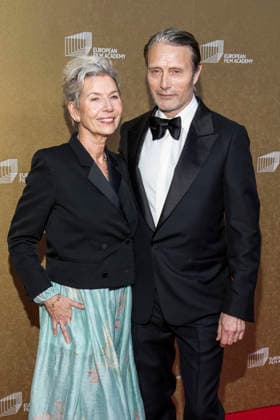 abb Mads Mikkelsen with wife Hanne Jacobsen on the red carpet at the gala of the European Film Awards 2026 European Film Awards 2026 at Haus der Kulturen der Welt on January 17, 2026 in Berlin Berlin Germany