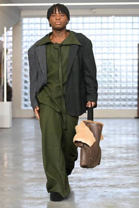 Milan, Milan Men s Fashion Week: Fall Winter 2026 - Men s Fashion, Fall Winter 2026 - Simon Cracker fashion show. Fashion show photo: model  Copyright: xSimonaxChiocciax xipa-agency.netx xFotosickix IPA_Agency_IPA70242871