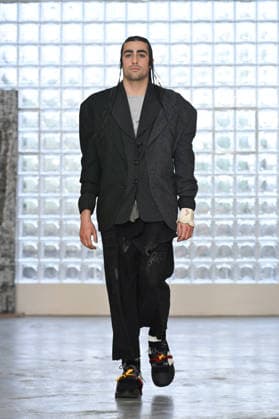 Milan, Milan Men s Fashion Week: Fall Winter 2026 - Men s Fashion, Fall Winter 2026 - Simon Cracker fashion show. Fashion show photo: model  Copyright: xSimonaxChiocciax xipa-agency.netx xFotosickix IPA_Agency_IPA70242898