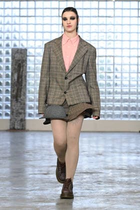Milan, Milan Men s Fashion Week: Fall Winter 2026 - Men s Fashion, Fall Winter 2026 - Simon Cracker fashion show. Fashion show photo: model  Copyright: xSimonaxChiocciax xipa-agency.netx xFotosickix IPA_Agency_IPA70243015
