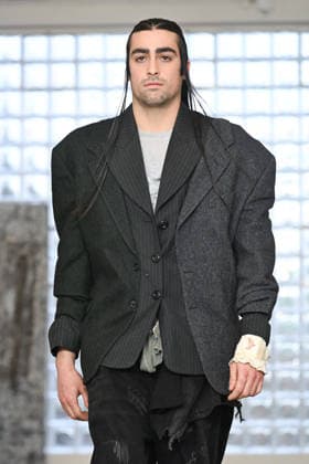 Milan, Milan Men s Fashion Week: Fall Winter 2026 - Men s Fashion, Fall Winter 2026 - Simon Cracker fashion show. Fashion show photo: model  Copyright: xSimonaxChiocciax xipa-agency.netx xFotosickix IPA_Agency_IPA70242904