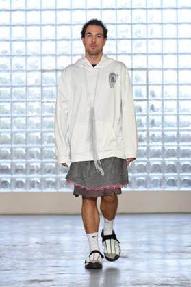 Milan, Milan Men s Fashion Week: Fall Winter 2026 - Men s Fashion, Fall Winter 2026 - Simon Cracker fashion show. Fashion show photo: model  Copyright: xSimonaxChiocciax xipa-agency.netx xFotosickix IPA_Agency_IPA70242963