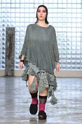 Milan, Milan Men s Fashion Week: Fall Winter 2026 - Men s Fashion, Fall Winter 2026 - Simon Cracker fashion show. Fashion show photo: model  Copyright: xSimonaxChiocciax xipa-agency.netx xFotosickix IPA_Agency_IPA70242981