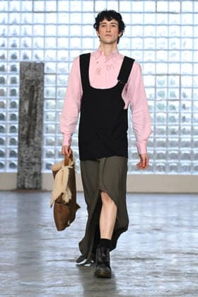 Milan, Milan Men s Fashion Week: Fall Winter 2026 - Men s Fashion, Fall Winter 2026 - Simon Cracker fashion show. Fashion show photo: model  Copyright: xSimonaxChiocciax xipa-agency.netx xFotosickix IPA_Agency_IPA70243006