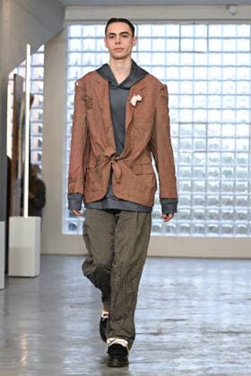 Milan, Milan Men s Fashion Week: Fall Winter 2026 - Men s Fashion, Fall Winter 2026 - Simon Cracker fashion show. Fashion show photo: model  Copyright: xSimonaxChiocciax xipa-agency.netx xFotosickix IPA_Agency_IPA70243037