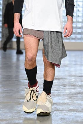 Milan, Milan Men s Fashion Week: Fall Winter 2026 - Men s Fashion, Fall Winter 2026 - Simon Cracker fashion show. Fashion show photo: model  Copyright: xSimonaxChiocciax xipa-agency.netx xFotosickix IPA_Agency_IPA70242989